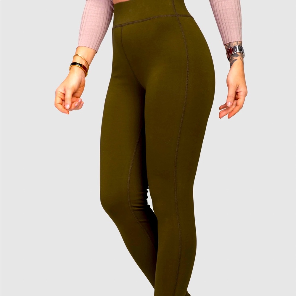 Olive solid perfect leggings!!